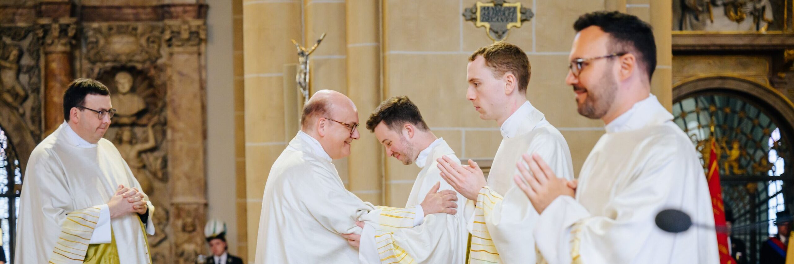 Priesterweihe 2024 - Friedensgruß