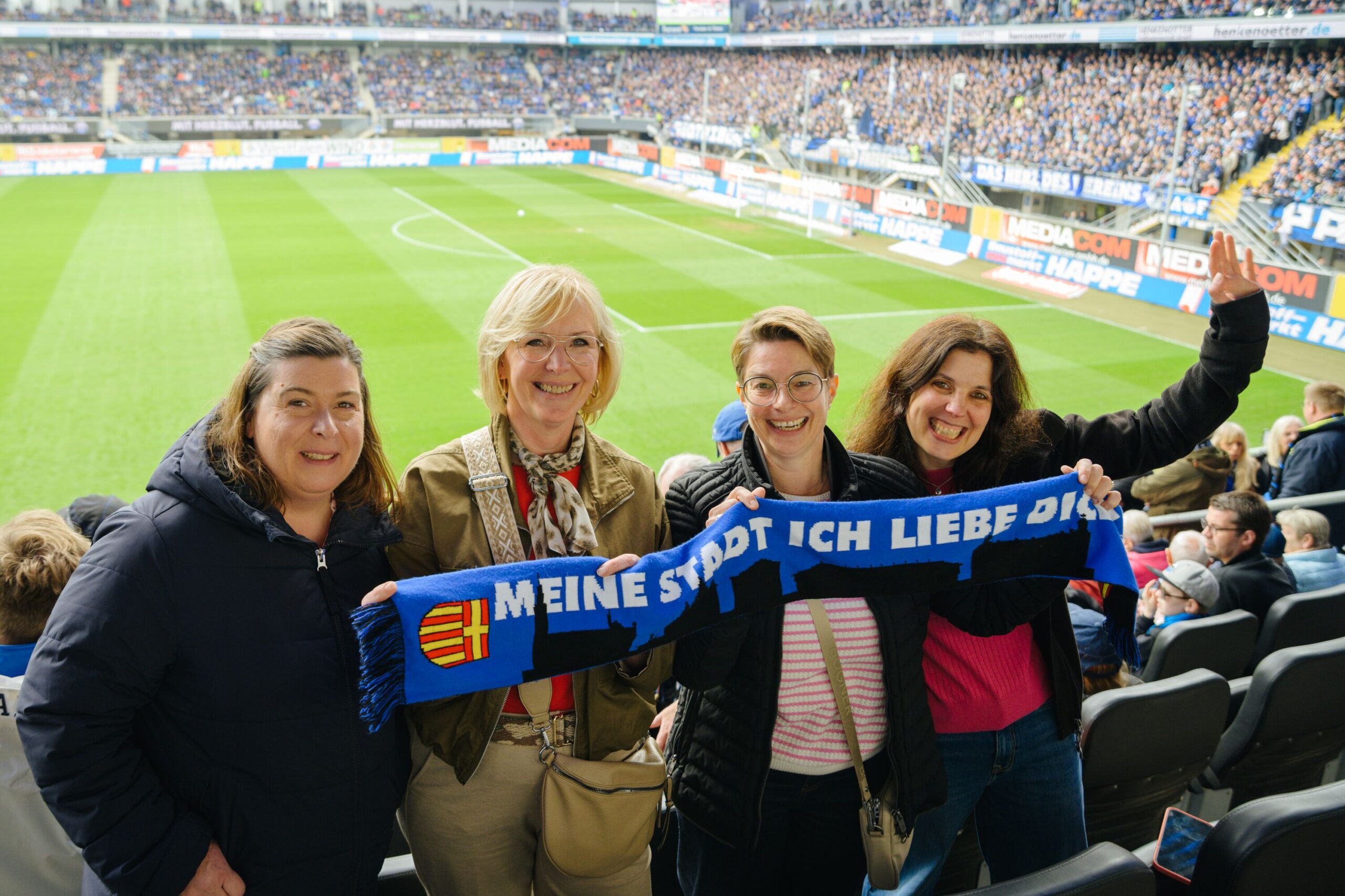 Birgit Homburg, Birgit Gerdes, Petra Nolte und Julia Makhardt erleben einen Tag beim SC Paderborn 07