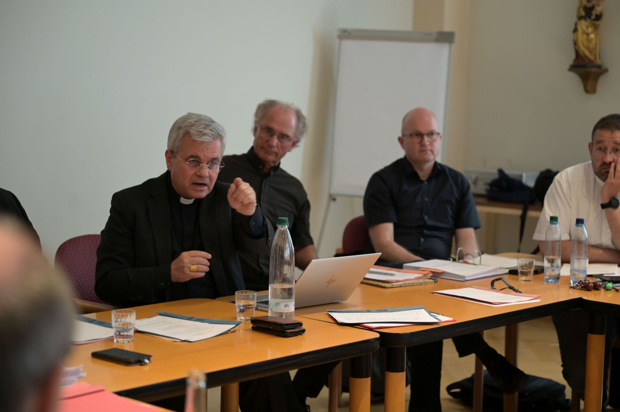 Erzbischof Dr. Udo Markus Bentz im Dialog mit dem Priesterrat