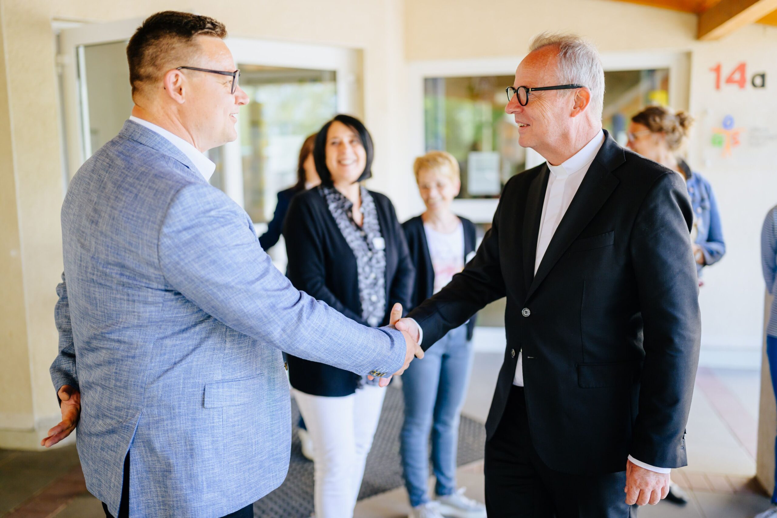 Visitation Weihbischof Josef Holtkotte Weihbischof Josef Holtkottebesucht die OGS Niederntudorf.