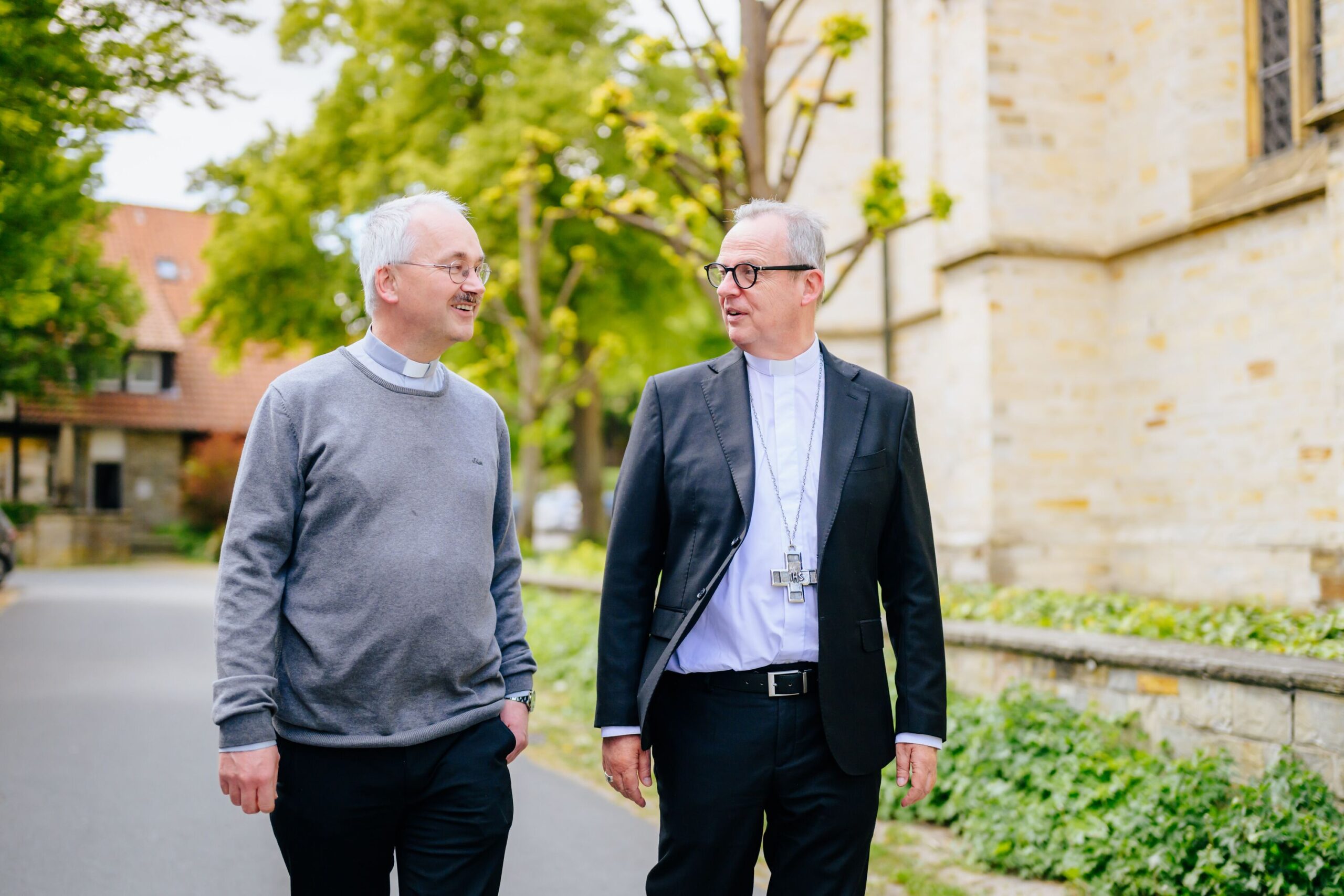 Visitation Weihbischof Josef Holtkotte Im Gespräch mit Pastor Wilhelm Rüther.