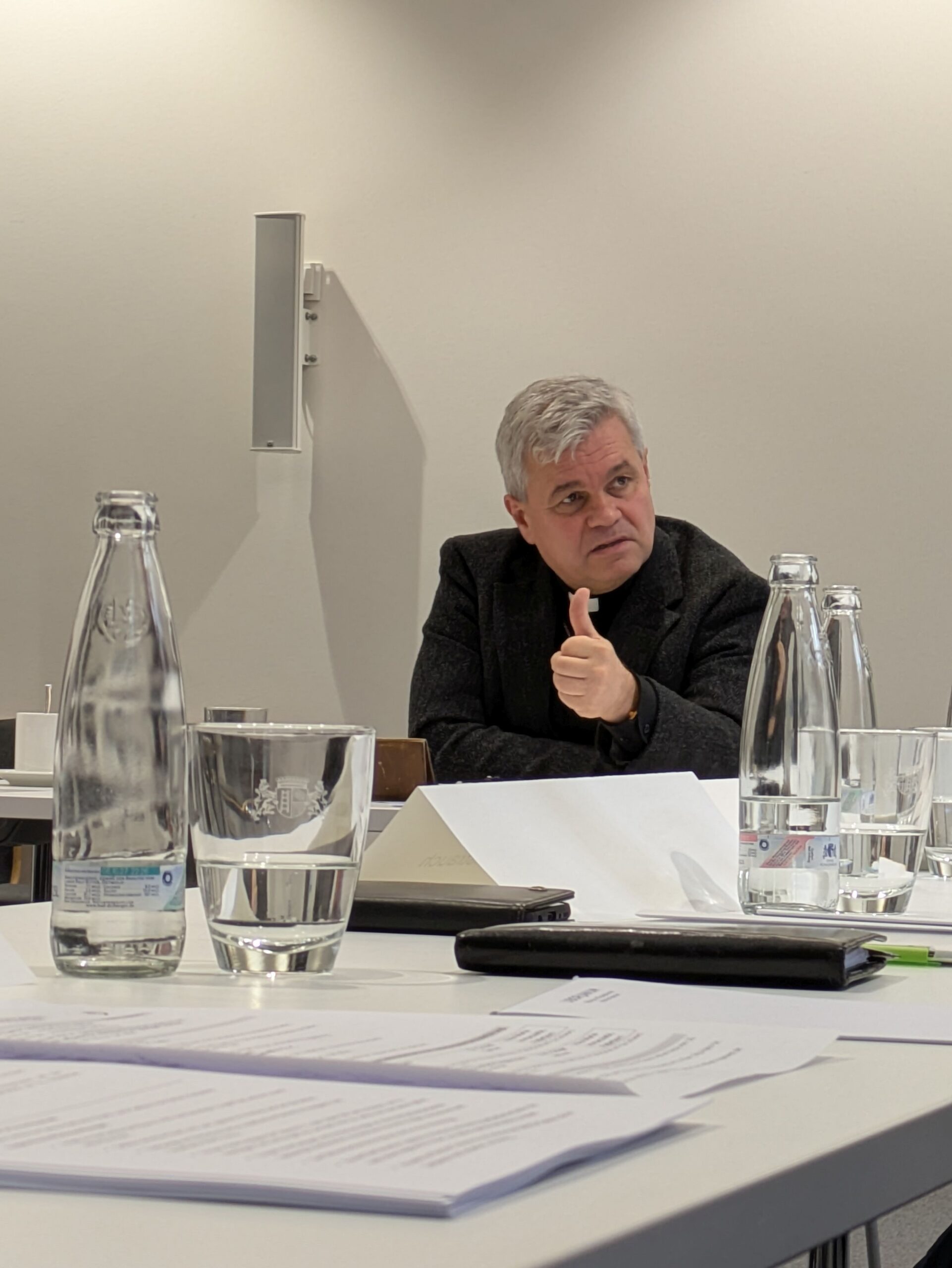 Erzbischof Bentz im Gespräch