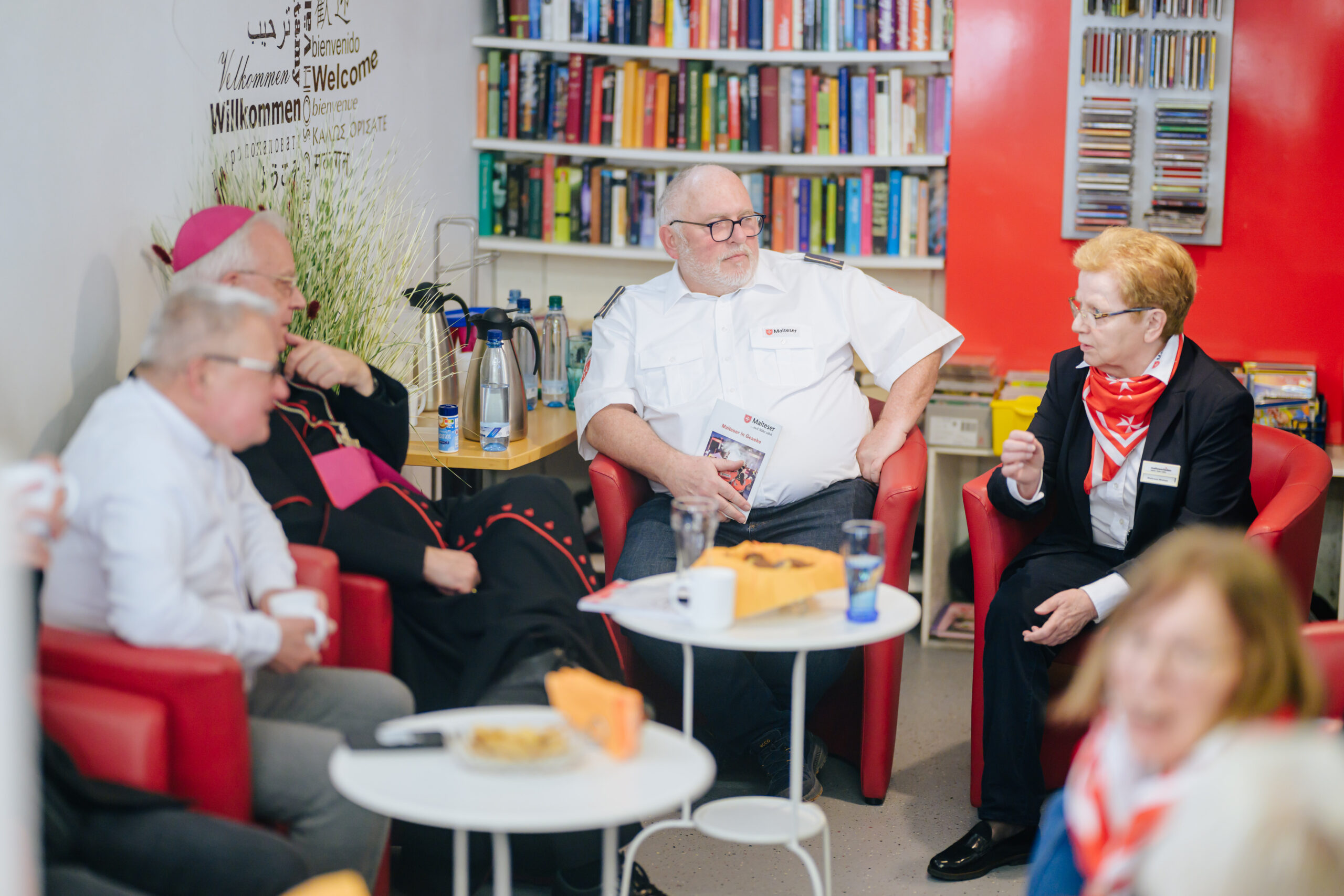 Gespräche mit den Ehrenamtlichen des Malteserladens in Geseke