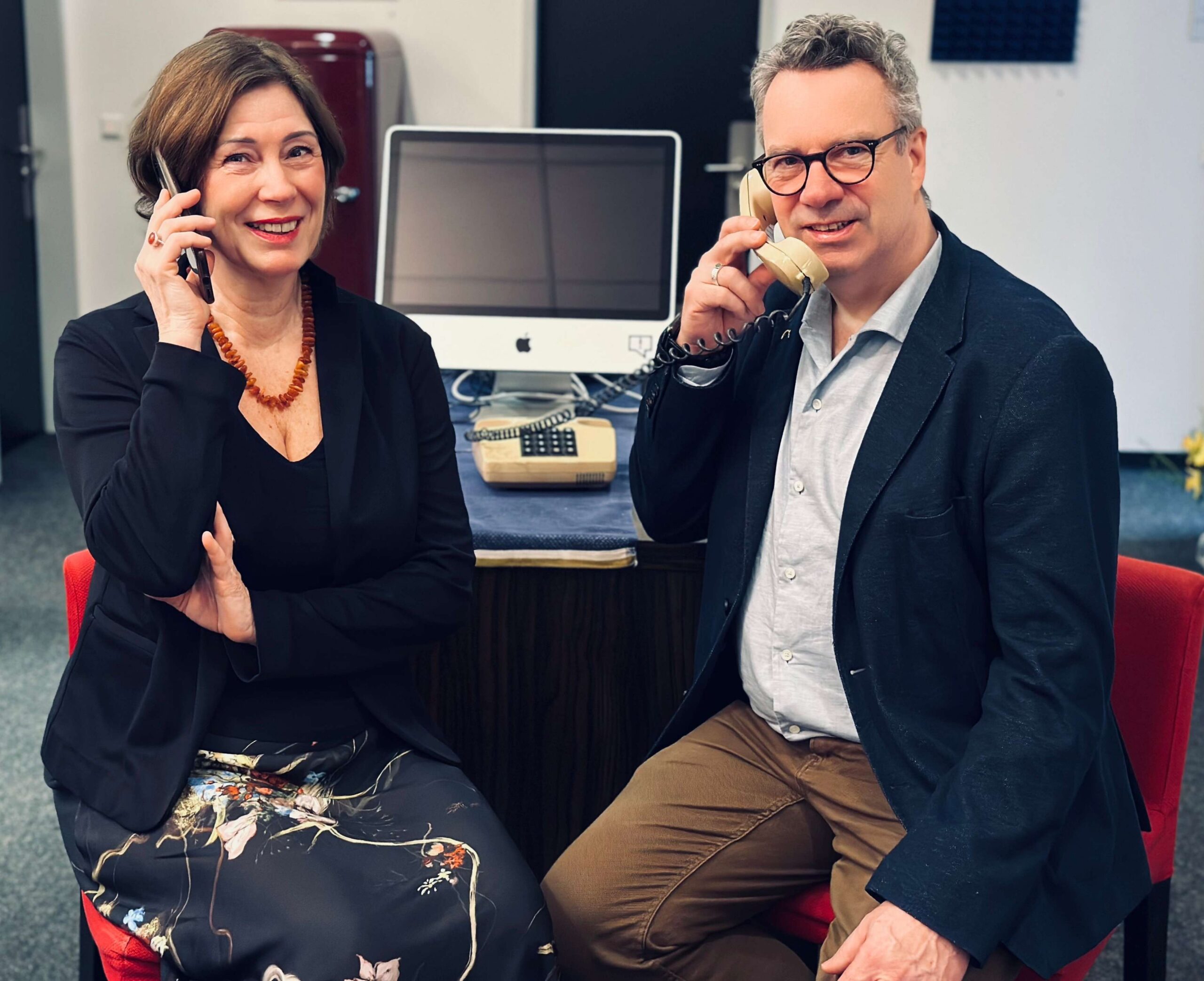 Dr. Stefan Schumacher Diözesanbeauftragter für die TelefonSeelsorge-Stellen im Erzbistum und Birgit Knatz Leiterin der TelefonSeelsorge Hagen-Mark